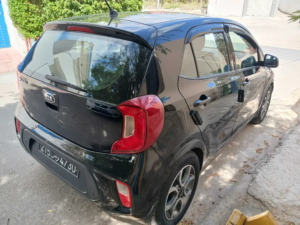 KIA PICANTO 1er main ESSENCE Tel 24 313 594