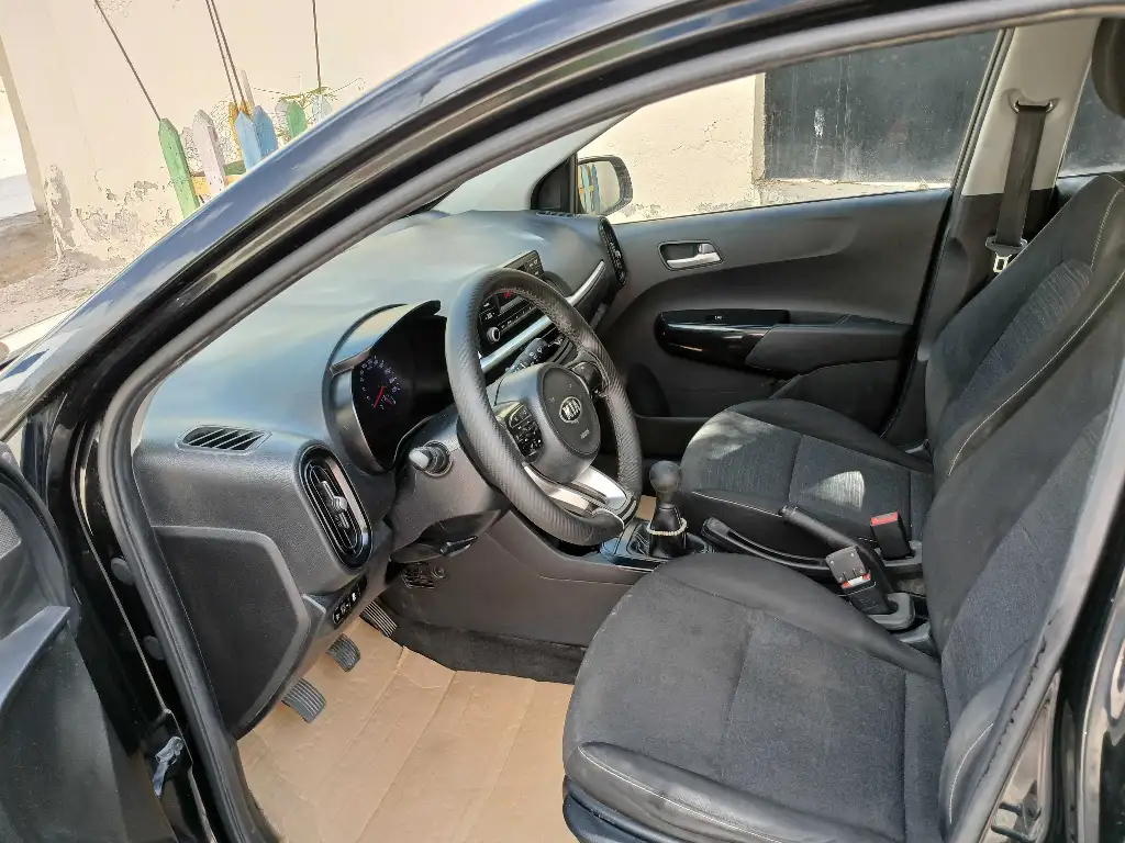 KIA PICANTO 1er main ESSENCE Tel 24 313 594 