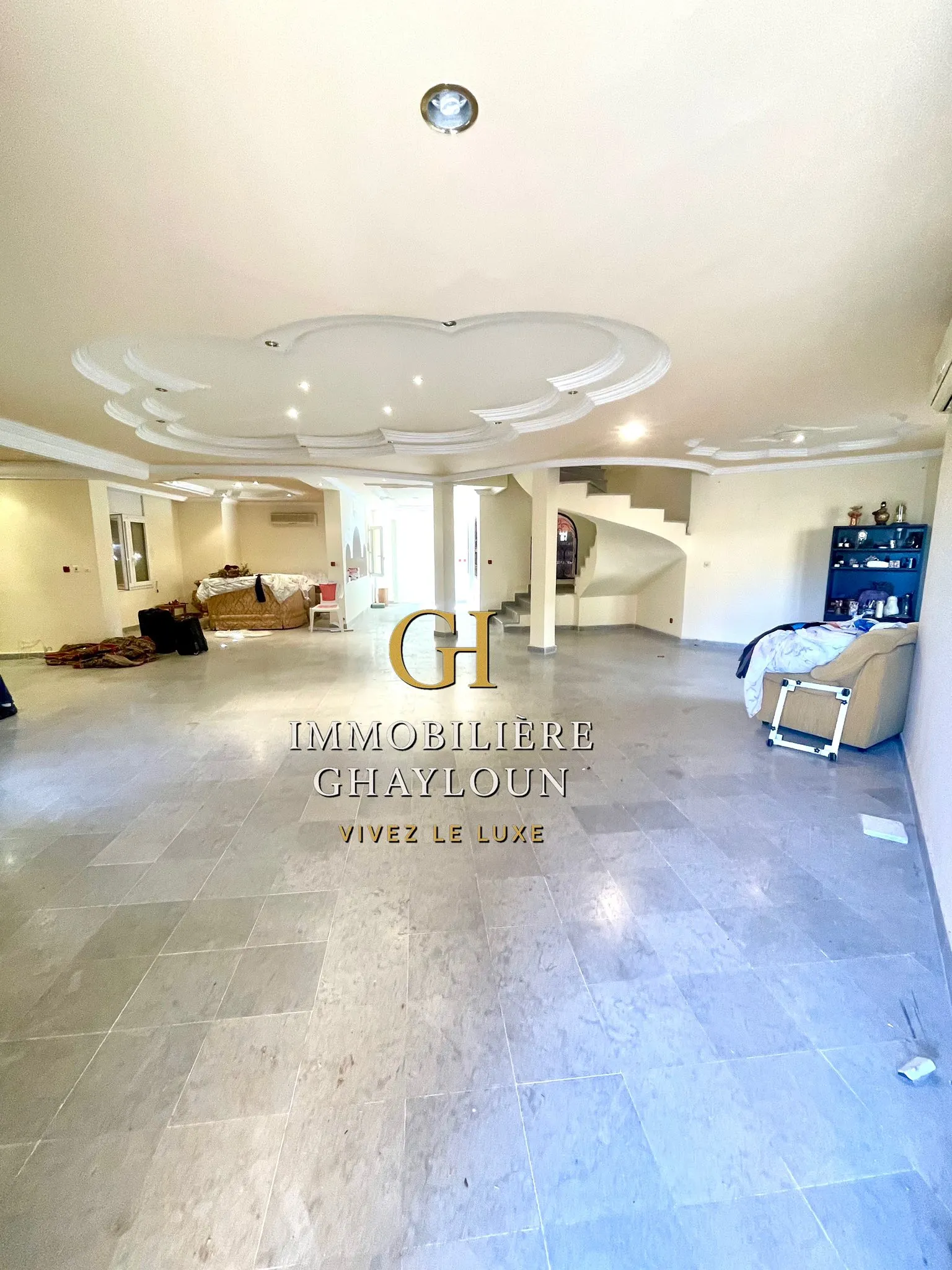 À VENDRE – Villa de Standing R+3 à Manar 1