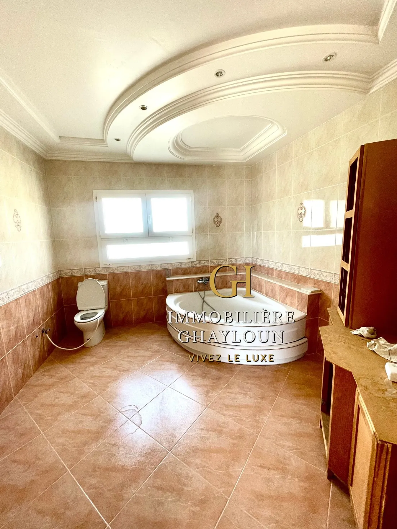 À VENDRE – Villa de Standing R+3 à Manar 1