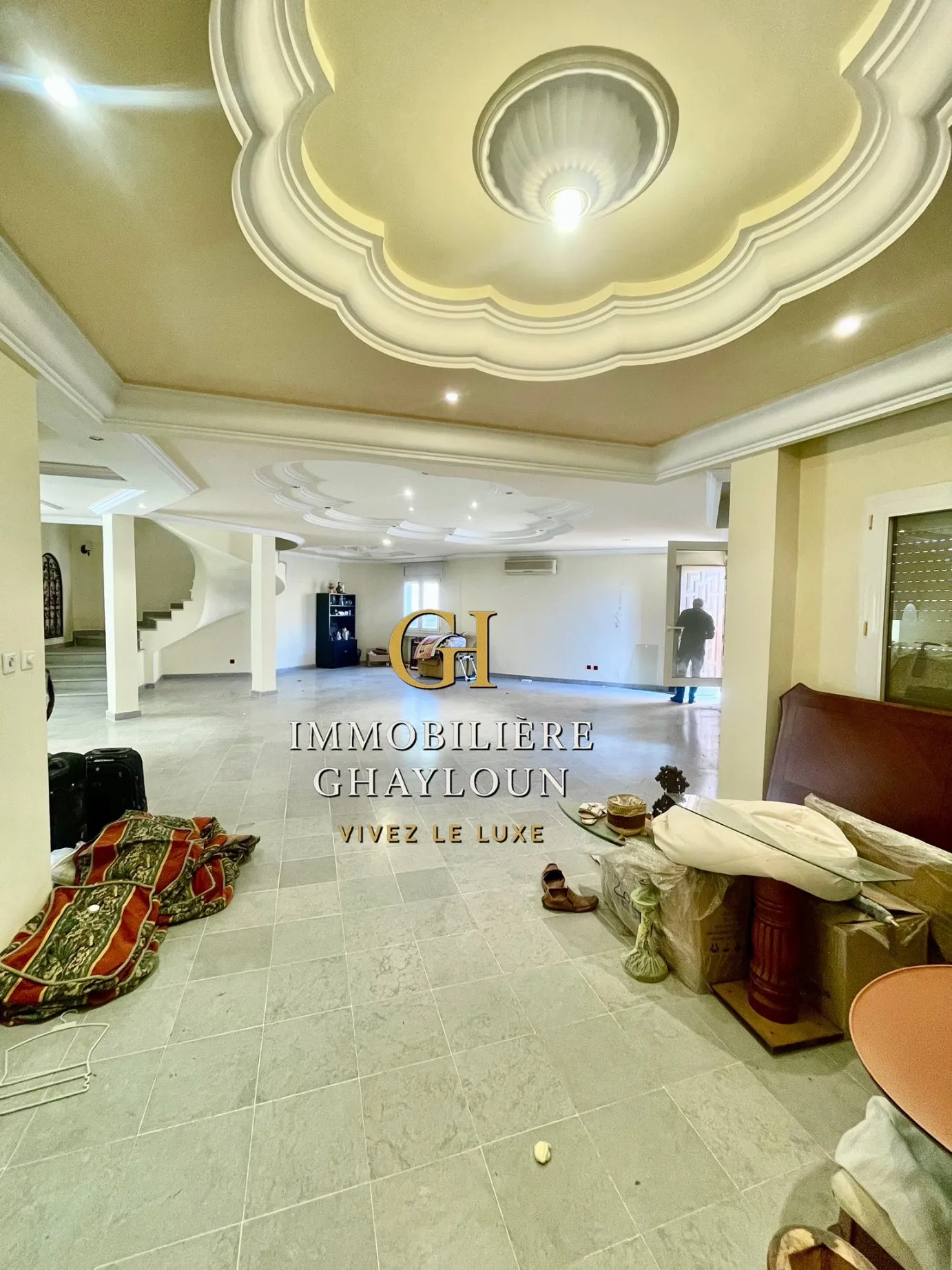 À VENDRE – Villa de Standing R+3 à Manar 1