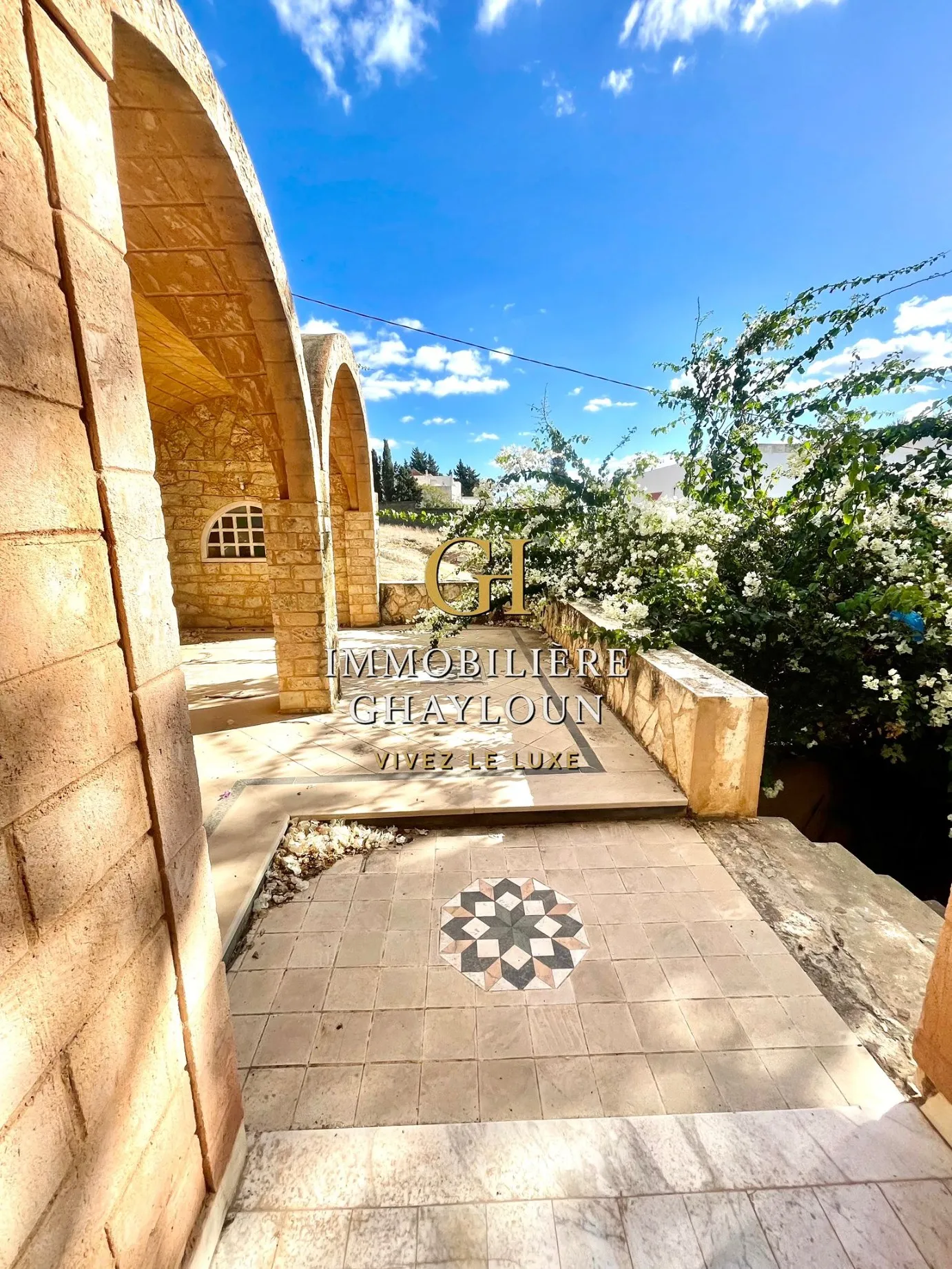 À VENDRE – Villa de Standing R+3 à Manar 1