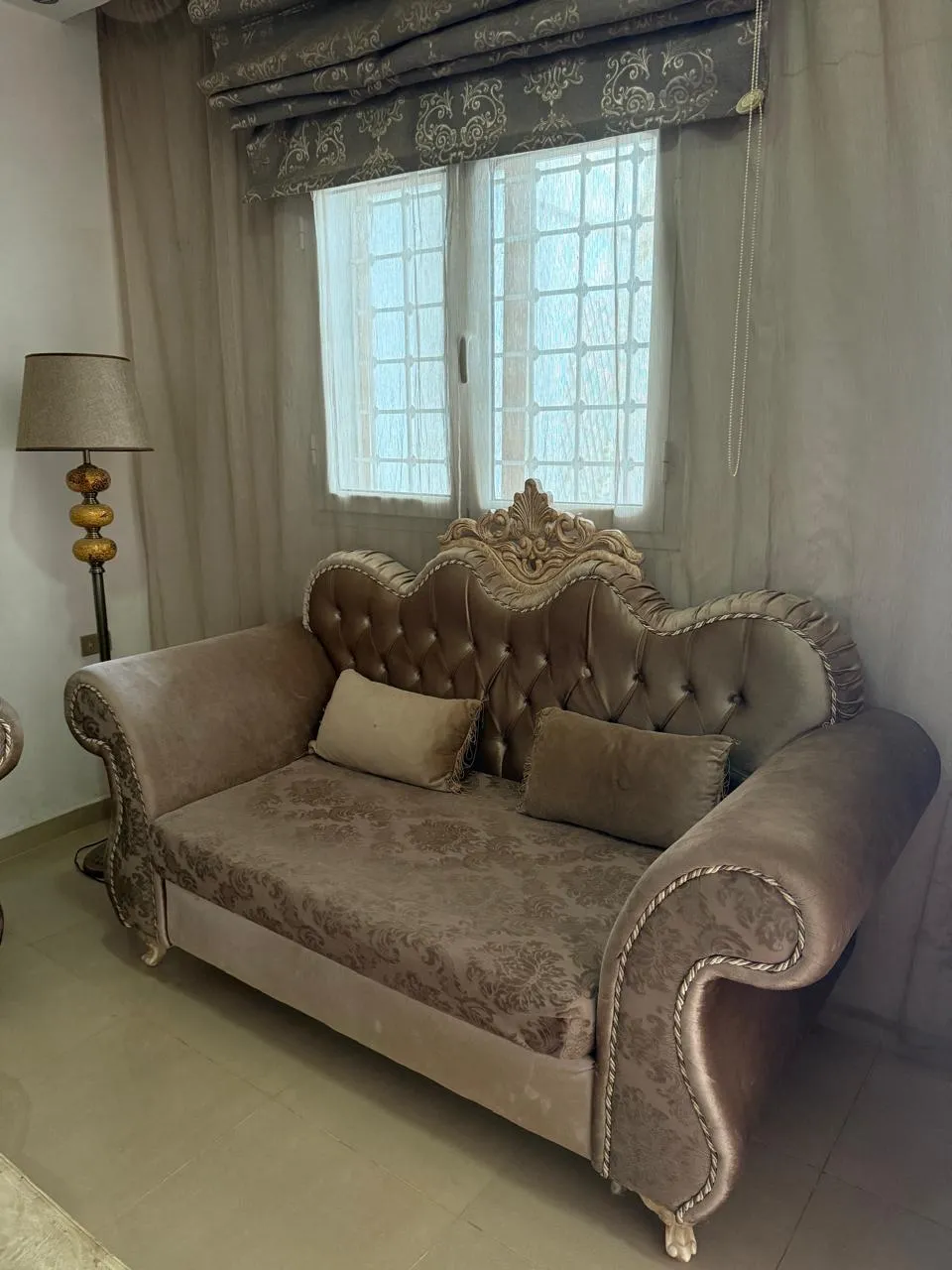 A vendre: salon baroque 9 places+ table basse