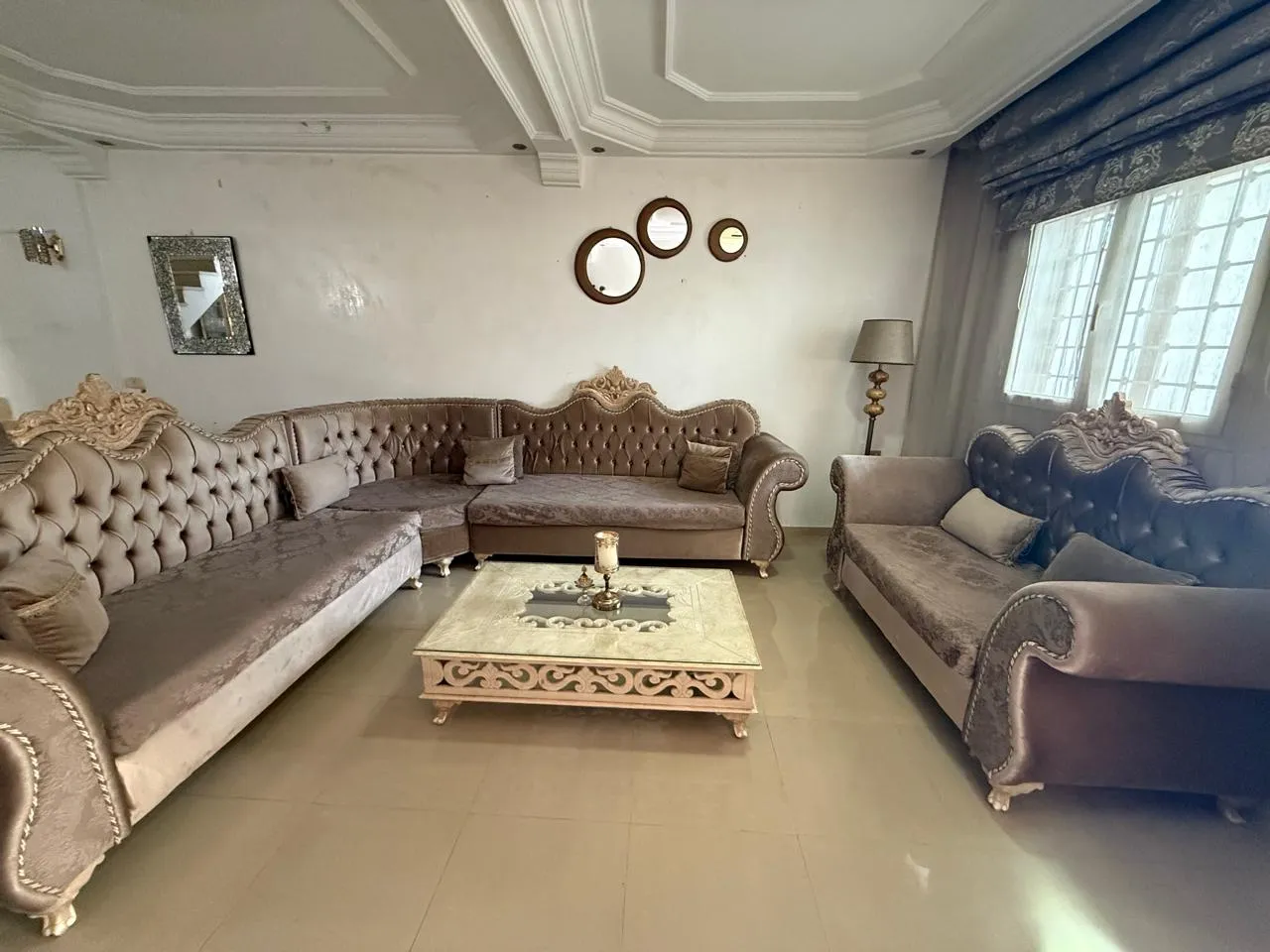 A vendre: salon baroque 9 places+ table basse