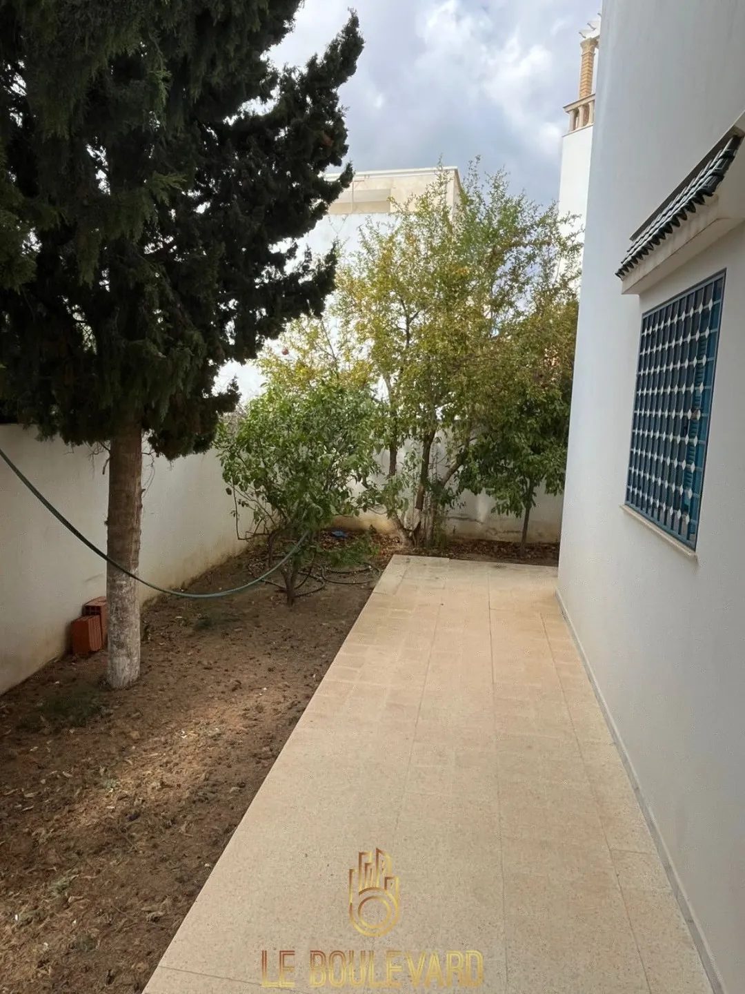 A vendre villa sur deux niveaux à Mrezga , Hammamet