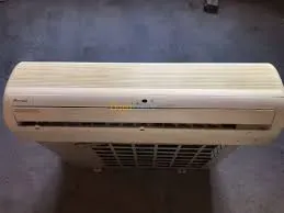 Climatiseur AIRWELL 9000 BTU ; état neuf avec support ; livré ; Installé et Garantie 2 ans 