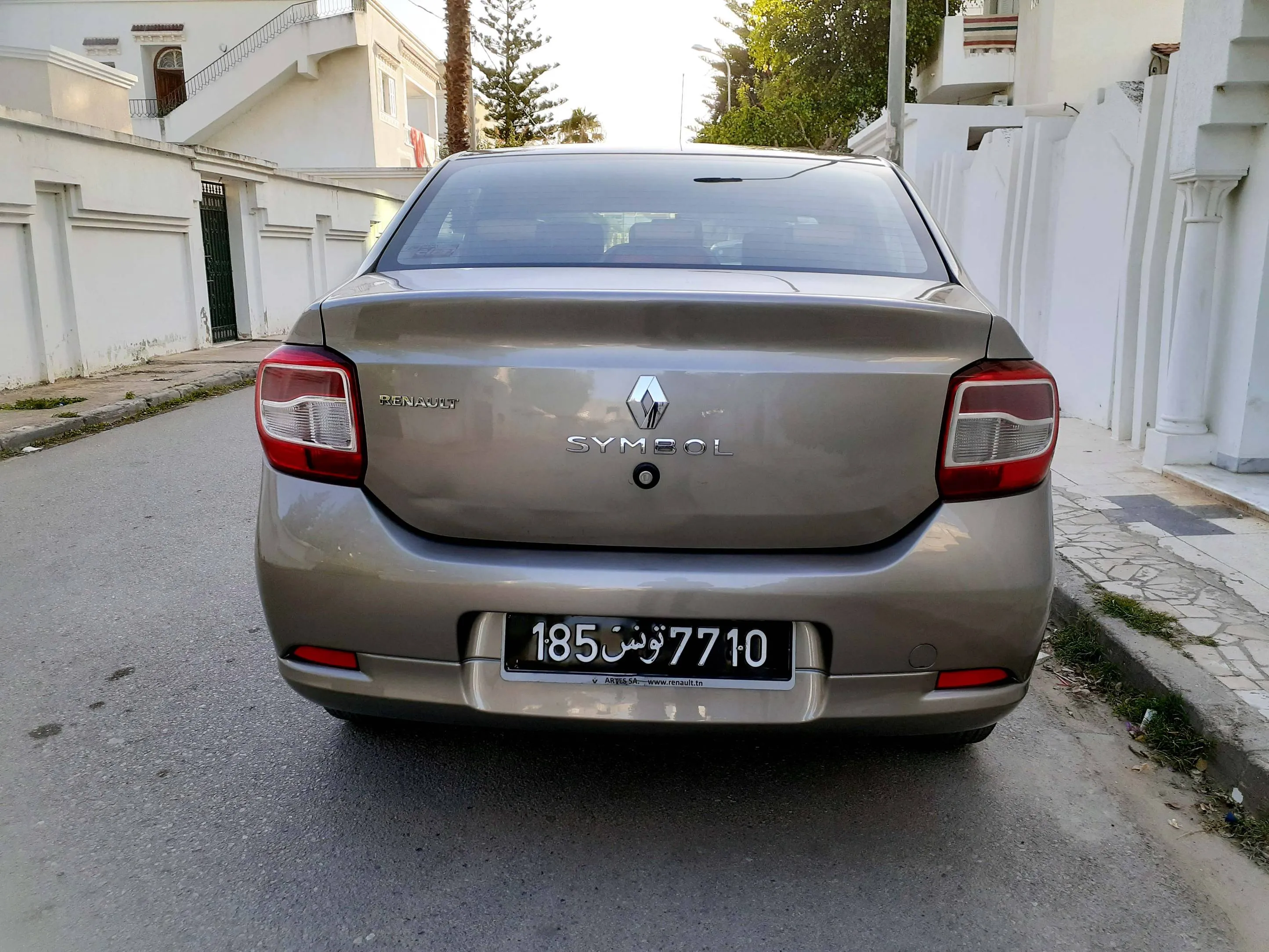 Renault symbol Élégance 100km première main tu 185