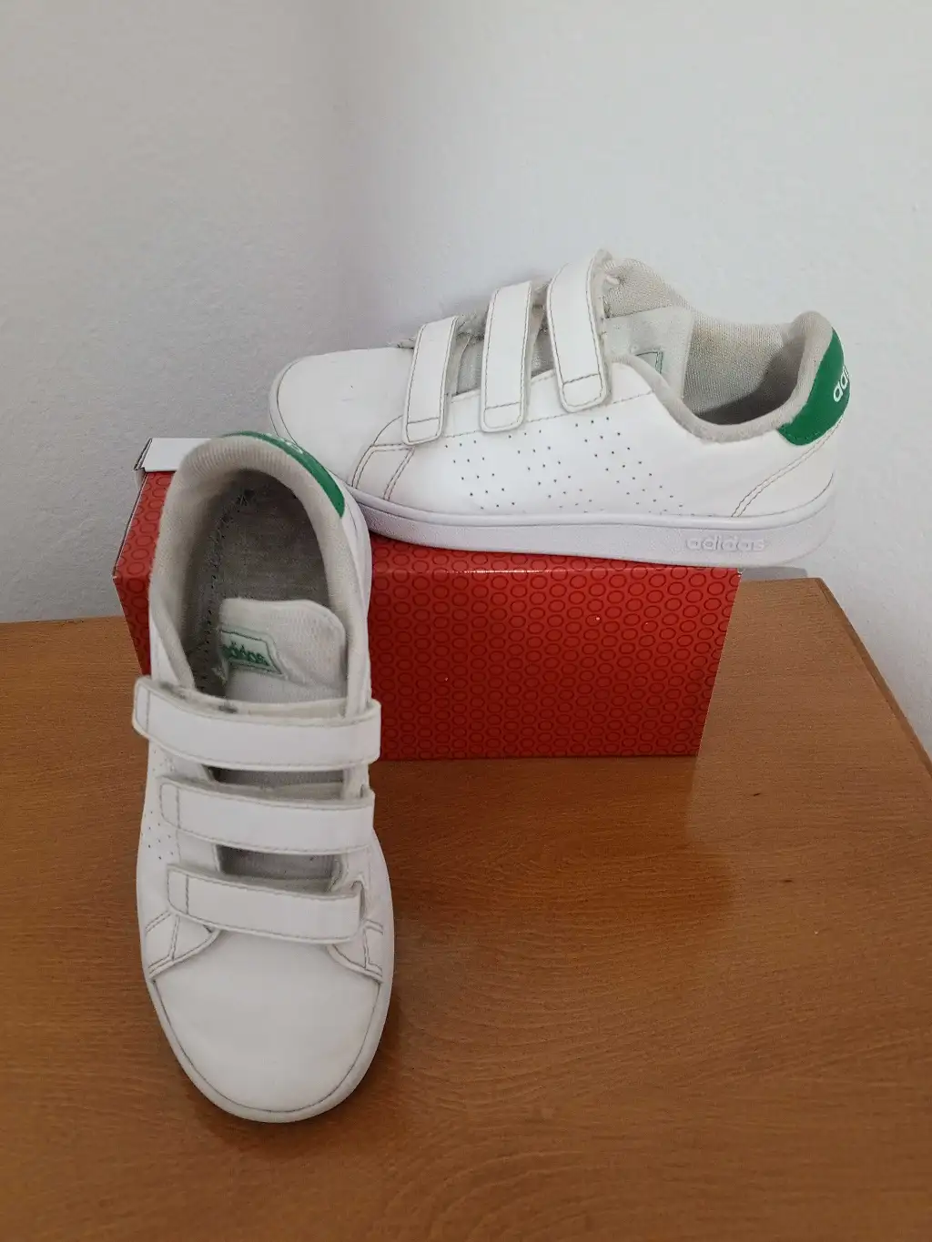 Deux baskets enfant