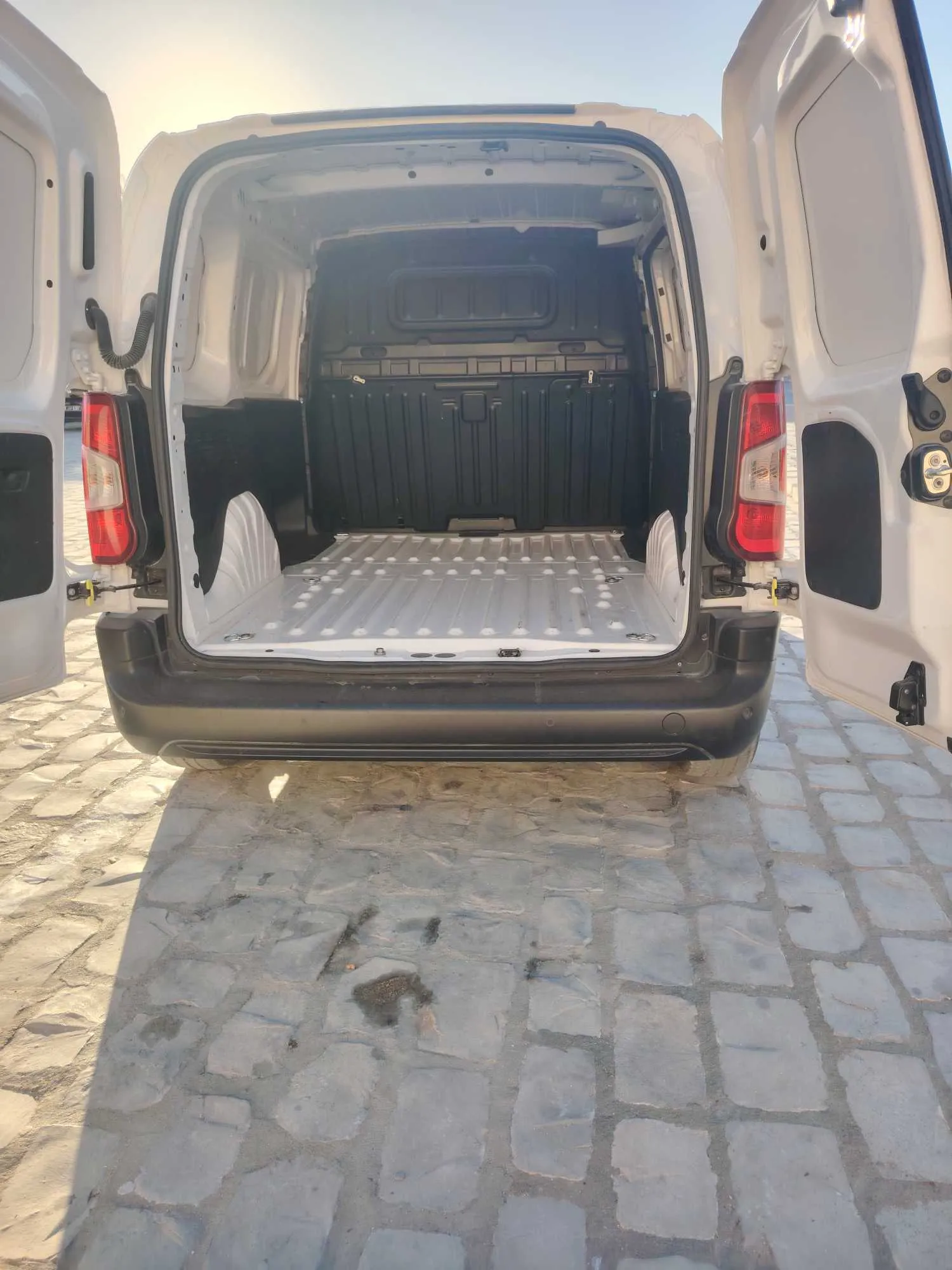 Peugeot partner k9 2024