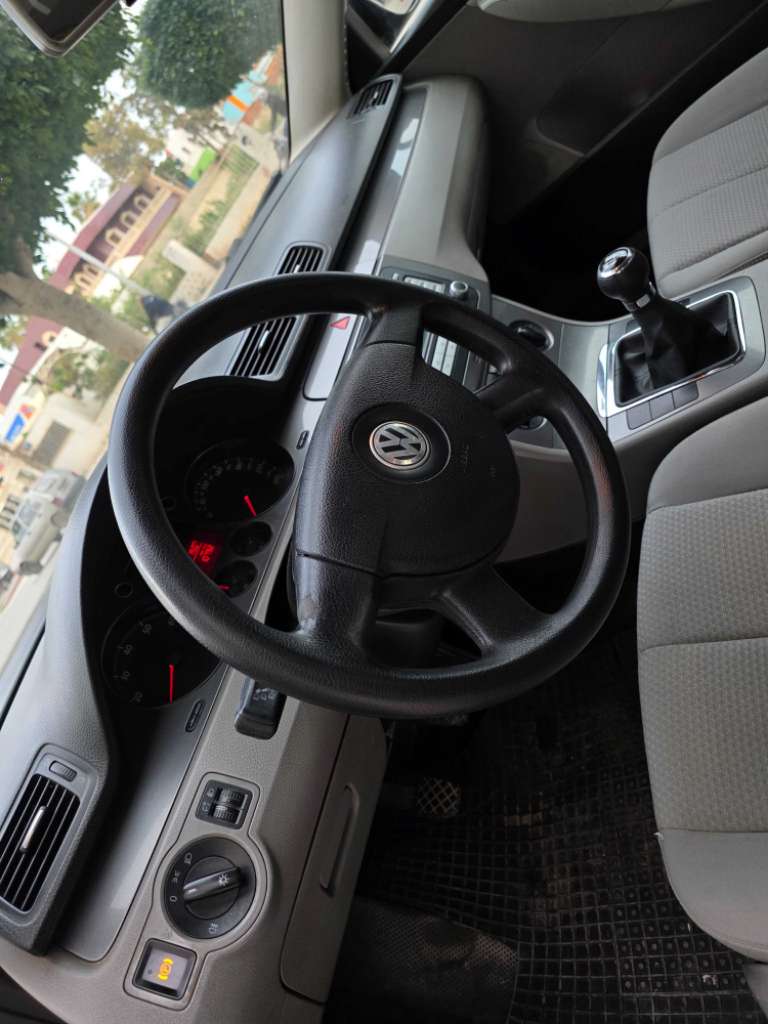 PASSAT B7 1.6  ( FAIBLE KILOMETRES)