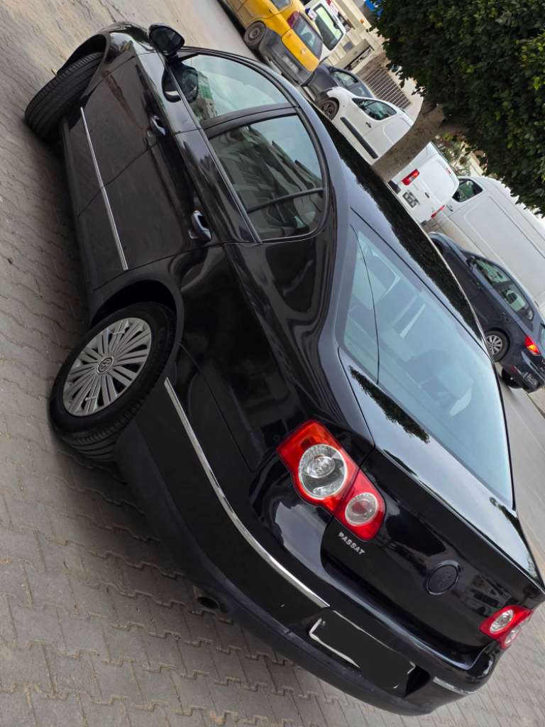 PASSAT B7 1.6  ( FAIBLE KILOMETRES)
