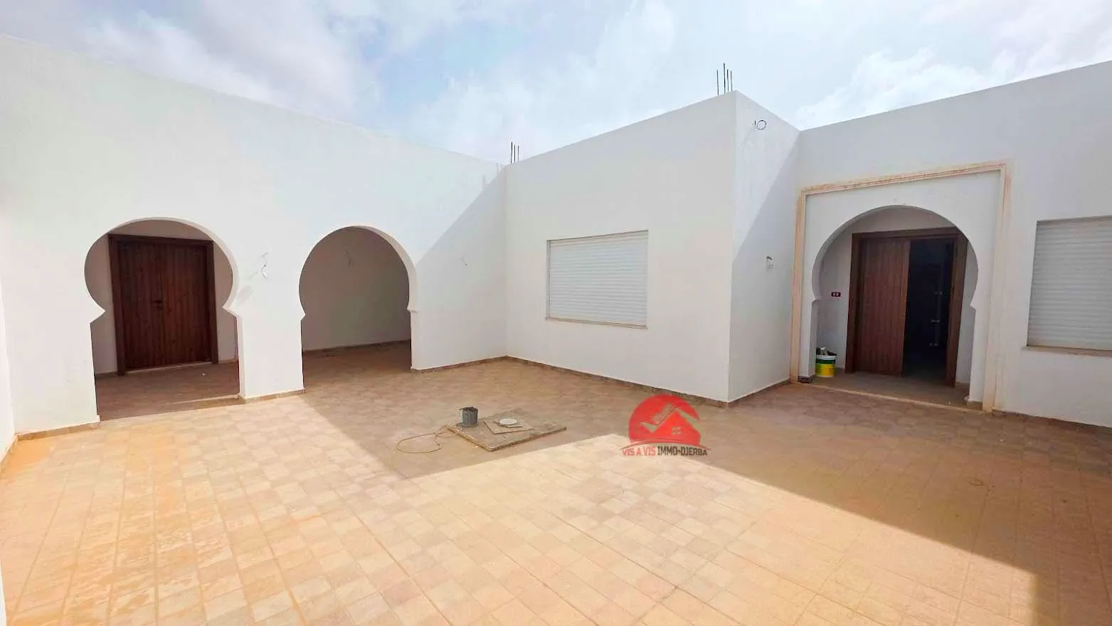 VILLA DE PLAIN-PIED À VENDRE À HOUMT SOUK DJERBA ZU - RÉF V713