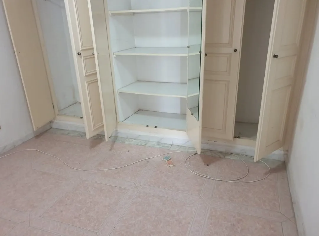 Location S1 vide à El Menzah 9A 