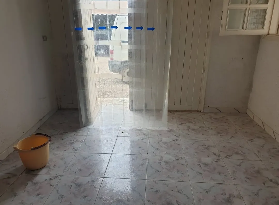 Location S1 vide à El Menzah 9A 