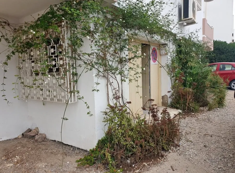 Location S1 vide à El Menzah 9A 