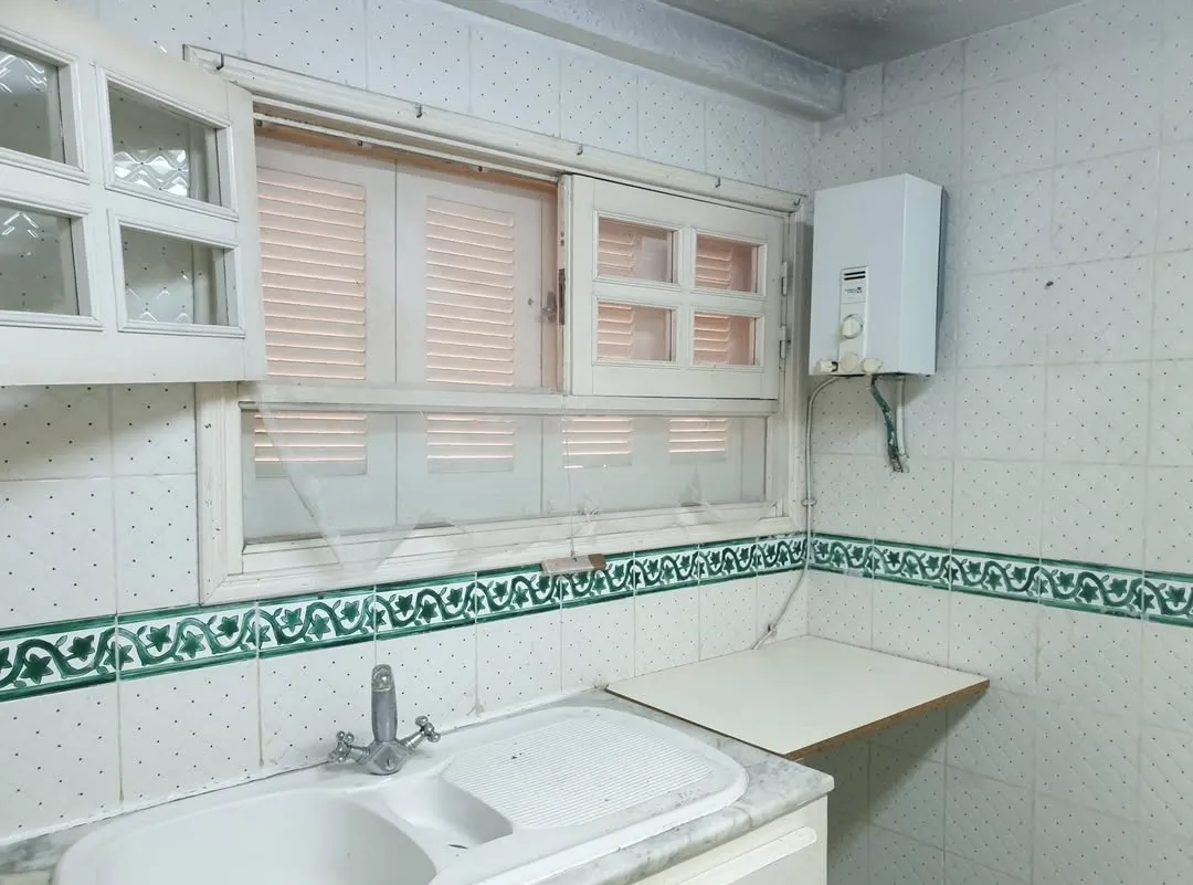 Location S1 vide à El Menzah 9A 