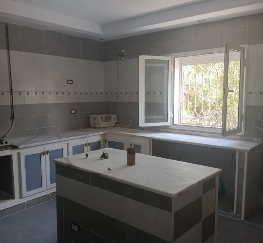 Location S2 vide à Jardin D'El Menzah 1