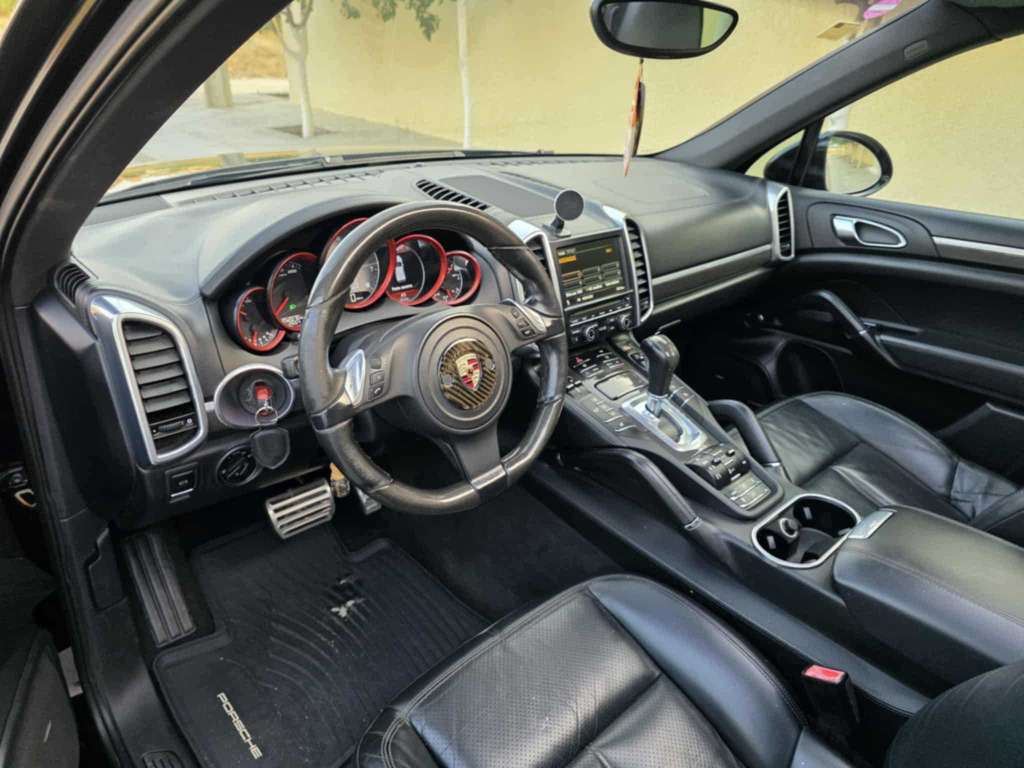 ✅Av porche Cayenne S Kit GTS essence 4.8 V8 modèle 2012 ttoption tél 23.964.164