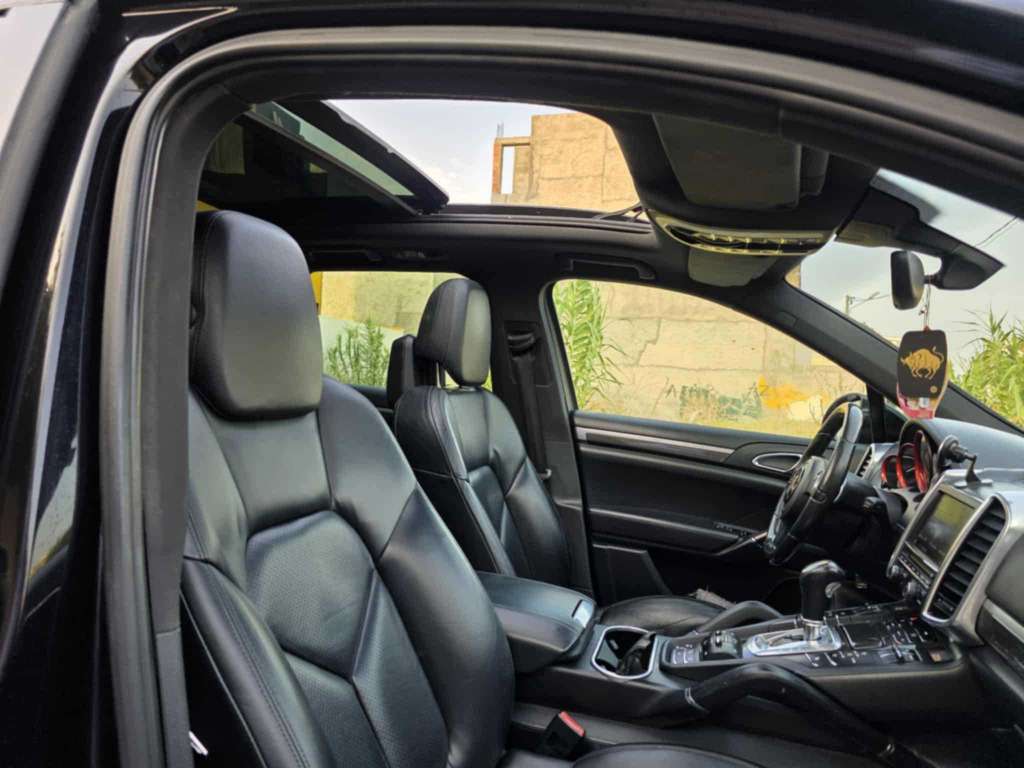 ✅Av porche Cayenne S Kit GTS essence 4.8 V8 modèle 2012 ttoption tél 23.964.164