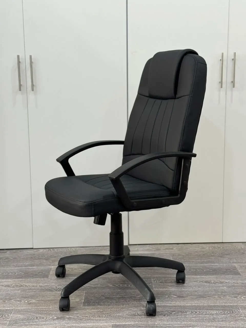 Chaise de direction BOMBA HD EN TUNISIE base chromer