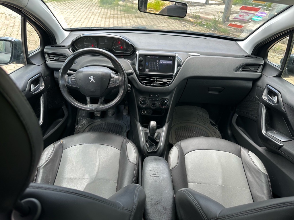 PEUGEOT 208 ALLURE