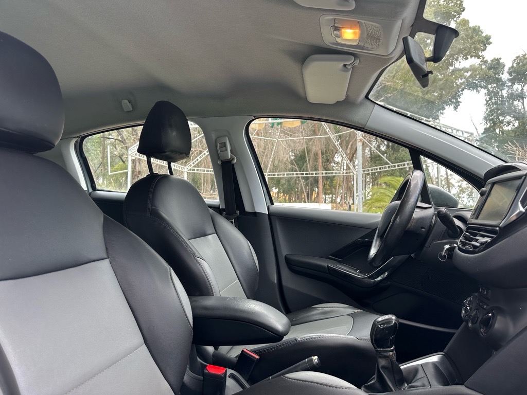 PEUGEOT 208 ALLURE