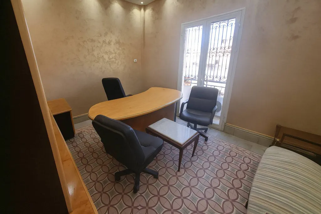 Bureau meublé à louer – 2ᵉ étage, Rue de Palestine