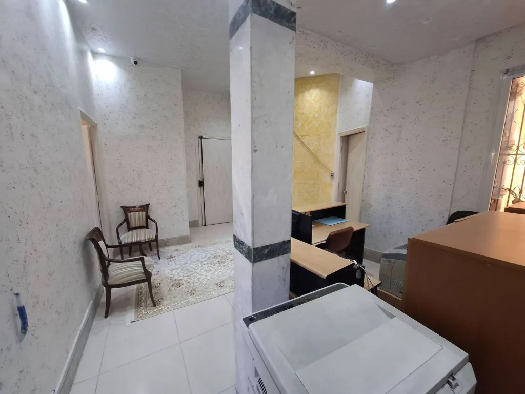 Bureau meublé à louer – 2ᵉ étage, Rue de Palestine