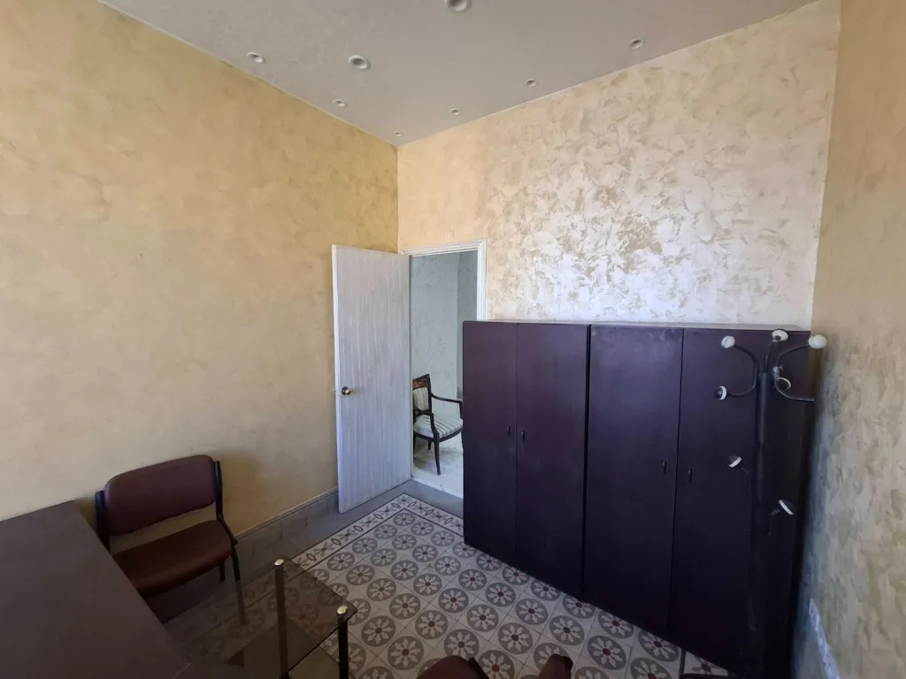 Bureau meublé à louer – 2ᵉ étage, Rue de Palestine