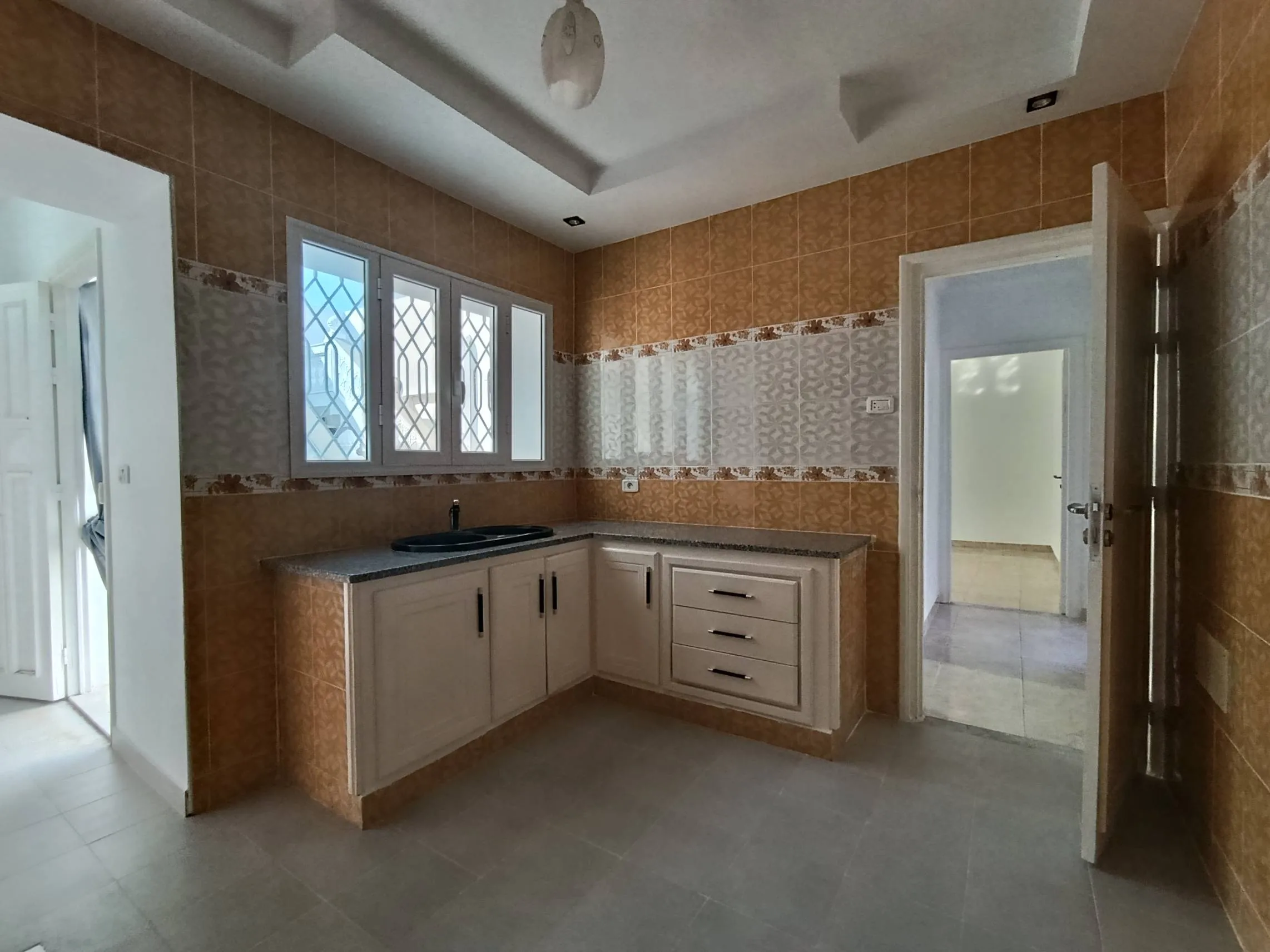Une villa S+4 à El Haouaria