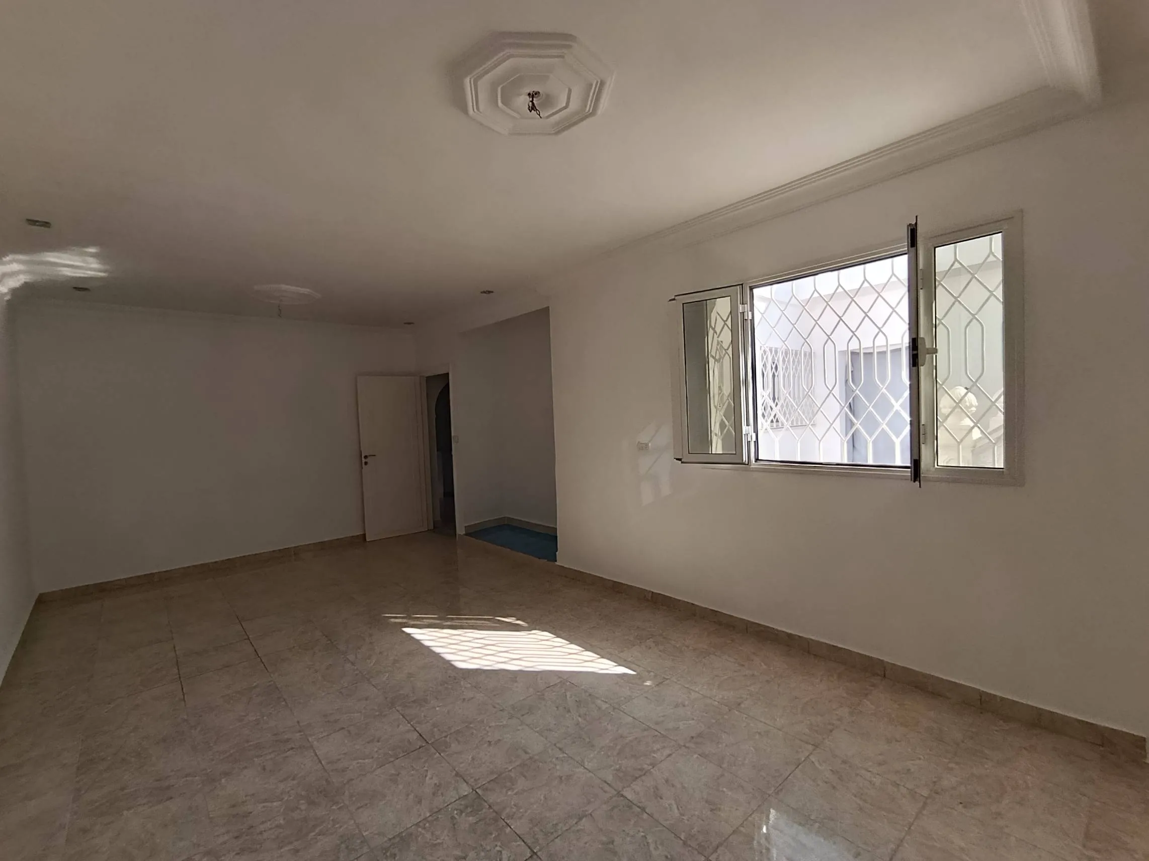 Une villa S+4 à El Haouaria