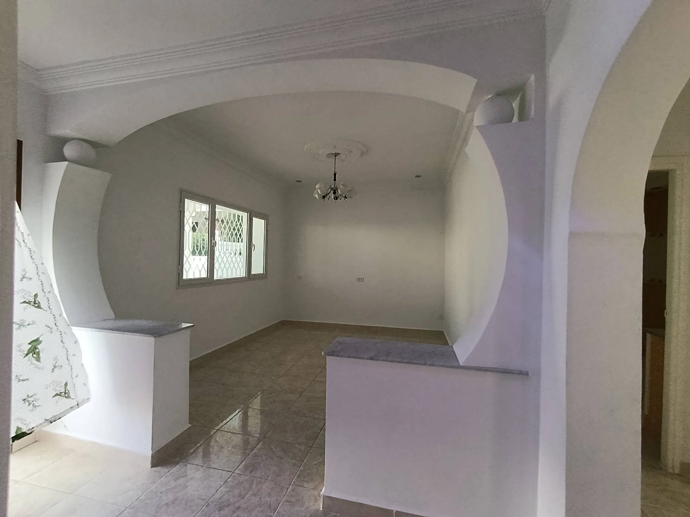 Une villa S+4 à El Haouaria