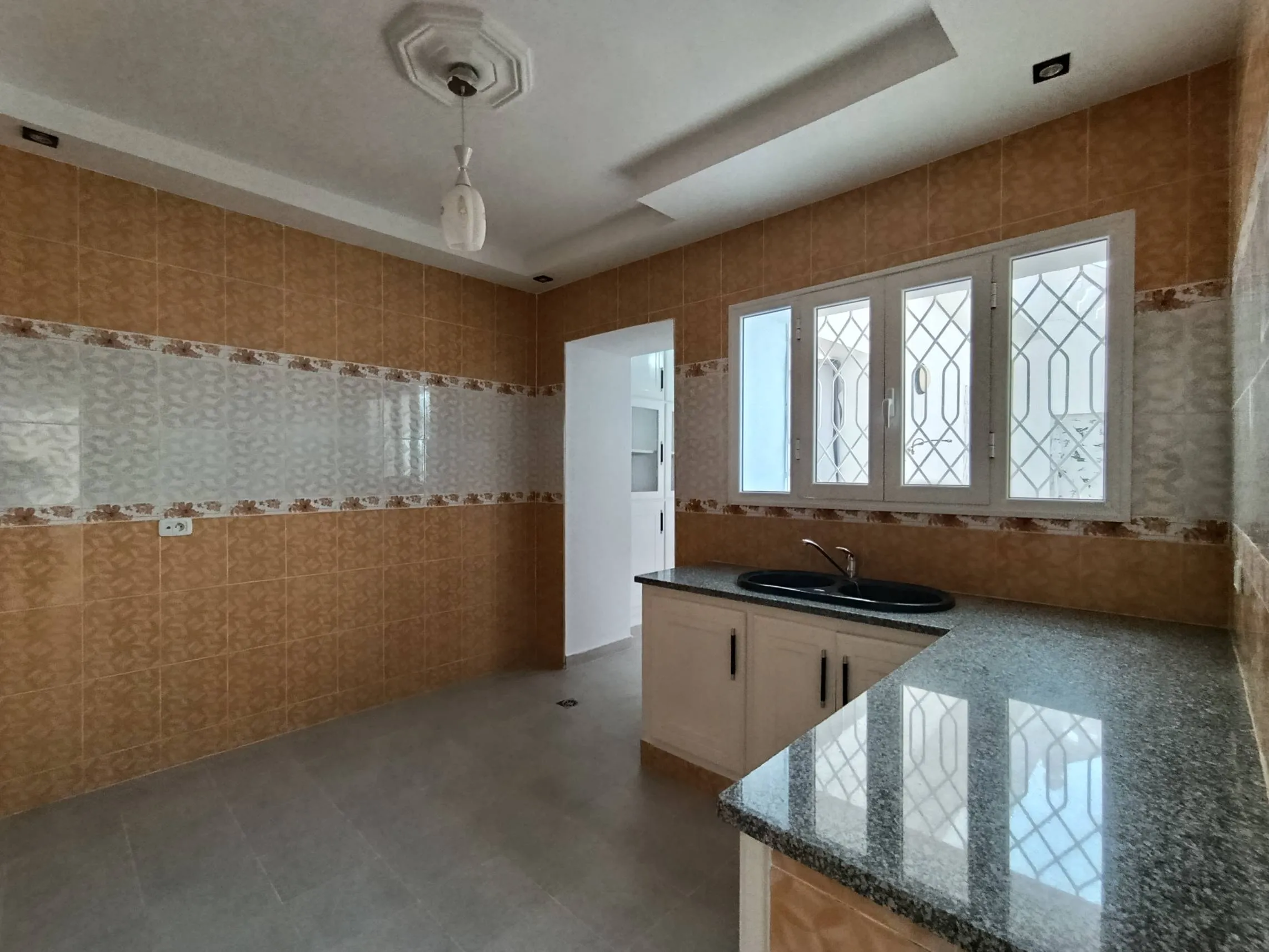 Une villa S+4 à El Haouaria