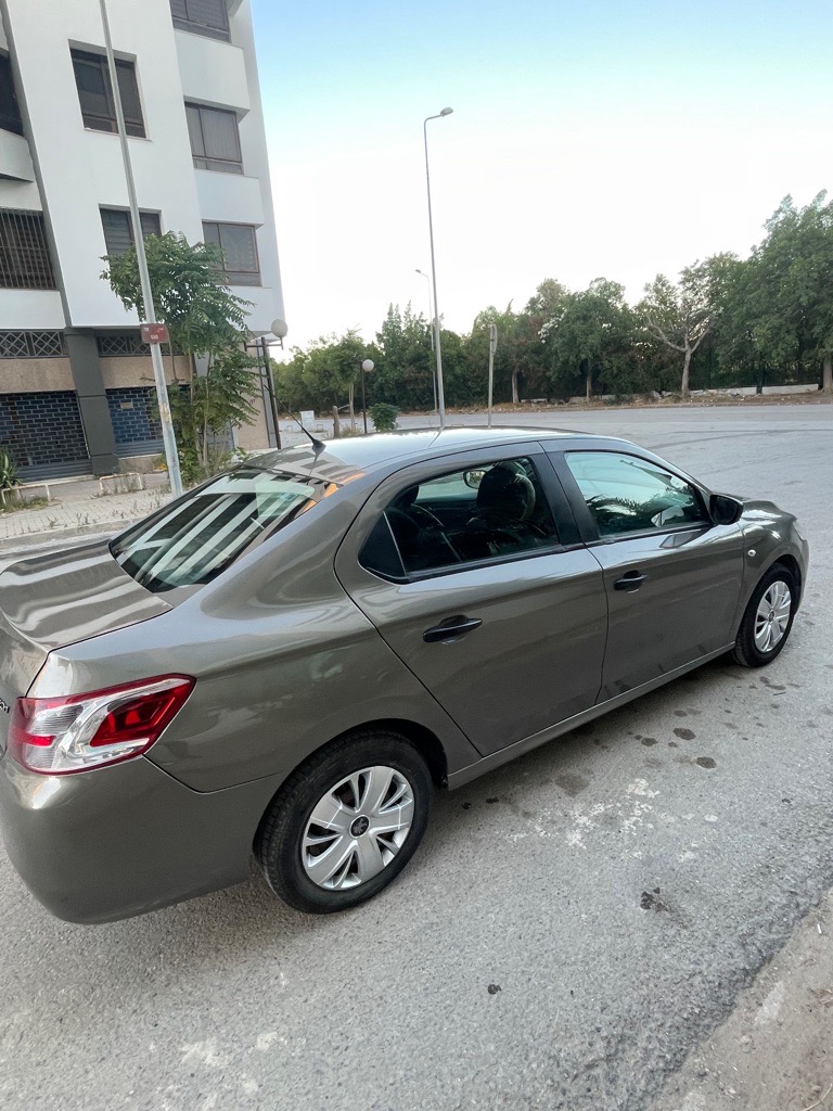Peugeot 301 modèle 2014