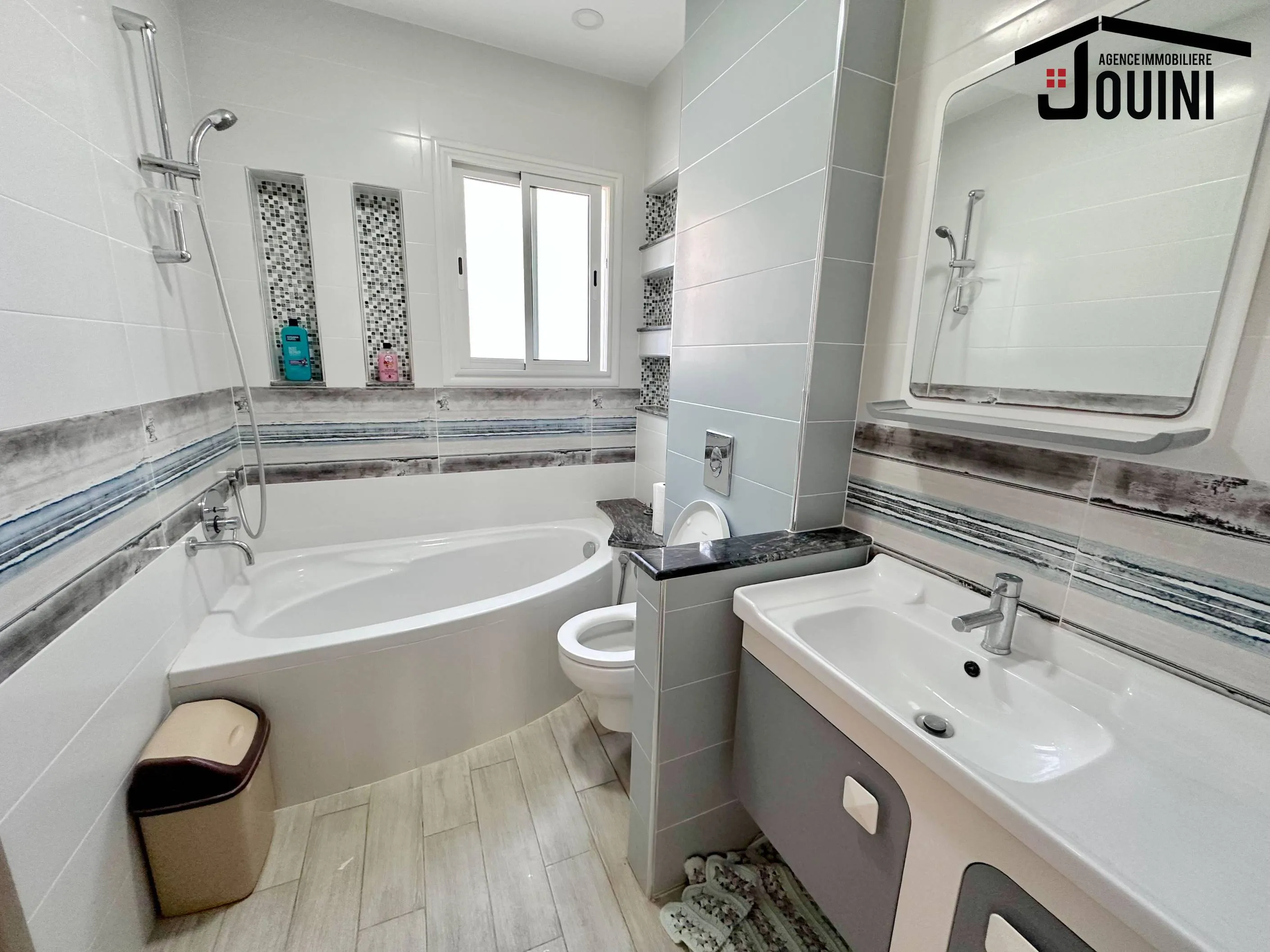 Maison Familiale À Mamoura Avec 3 Logements
