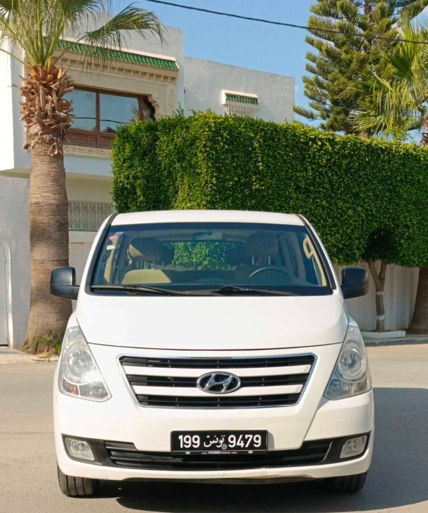 🚘 Hyundai H-1  // 9 places