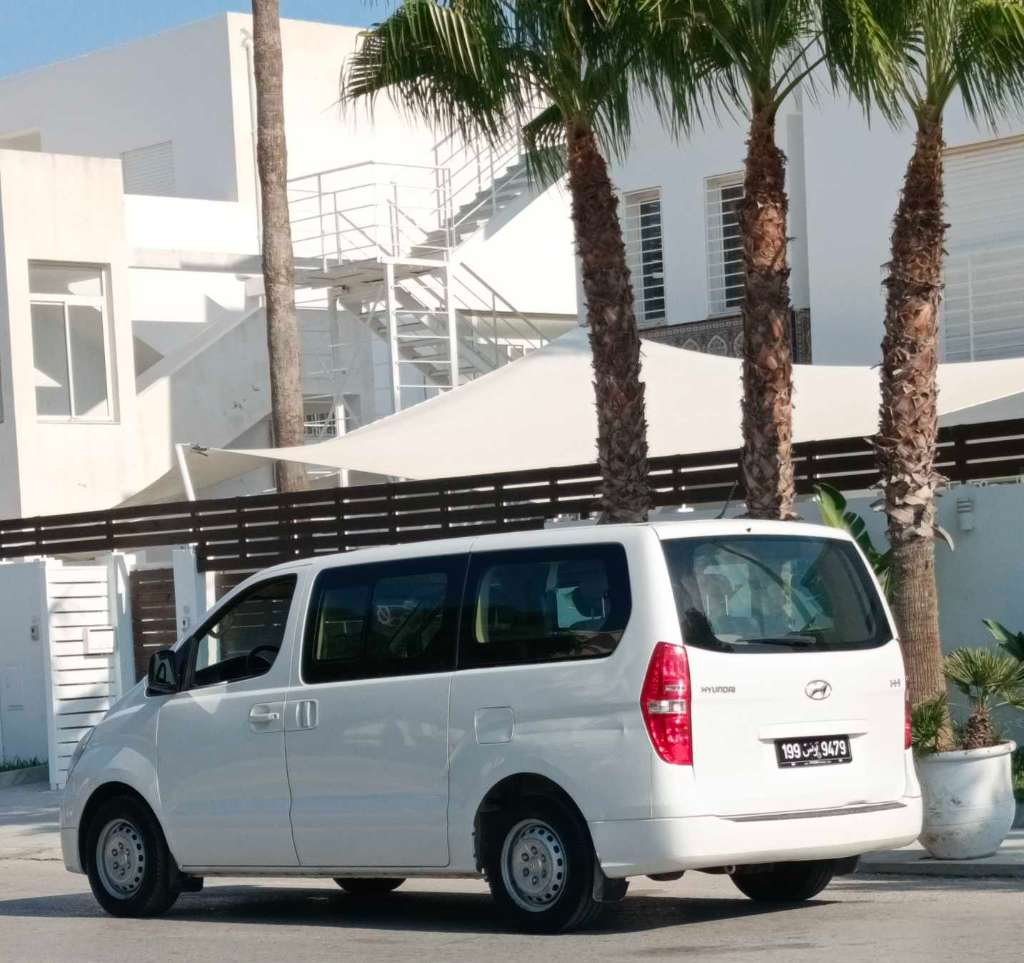🚘 Hyundai H-1  // 9 places