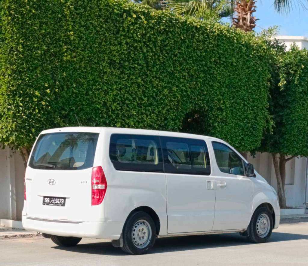 🚘 Hyundai H-1  // 9 places