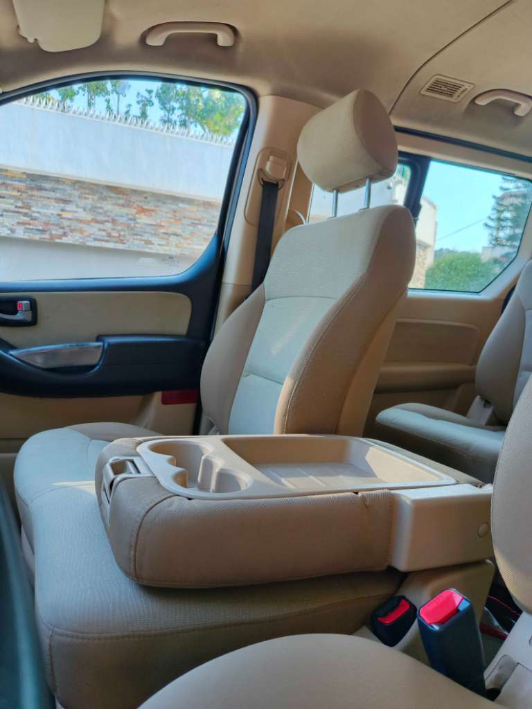 🚘 Hyundai H-1  // 9 places
