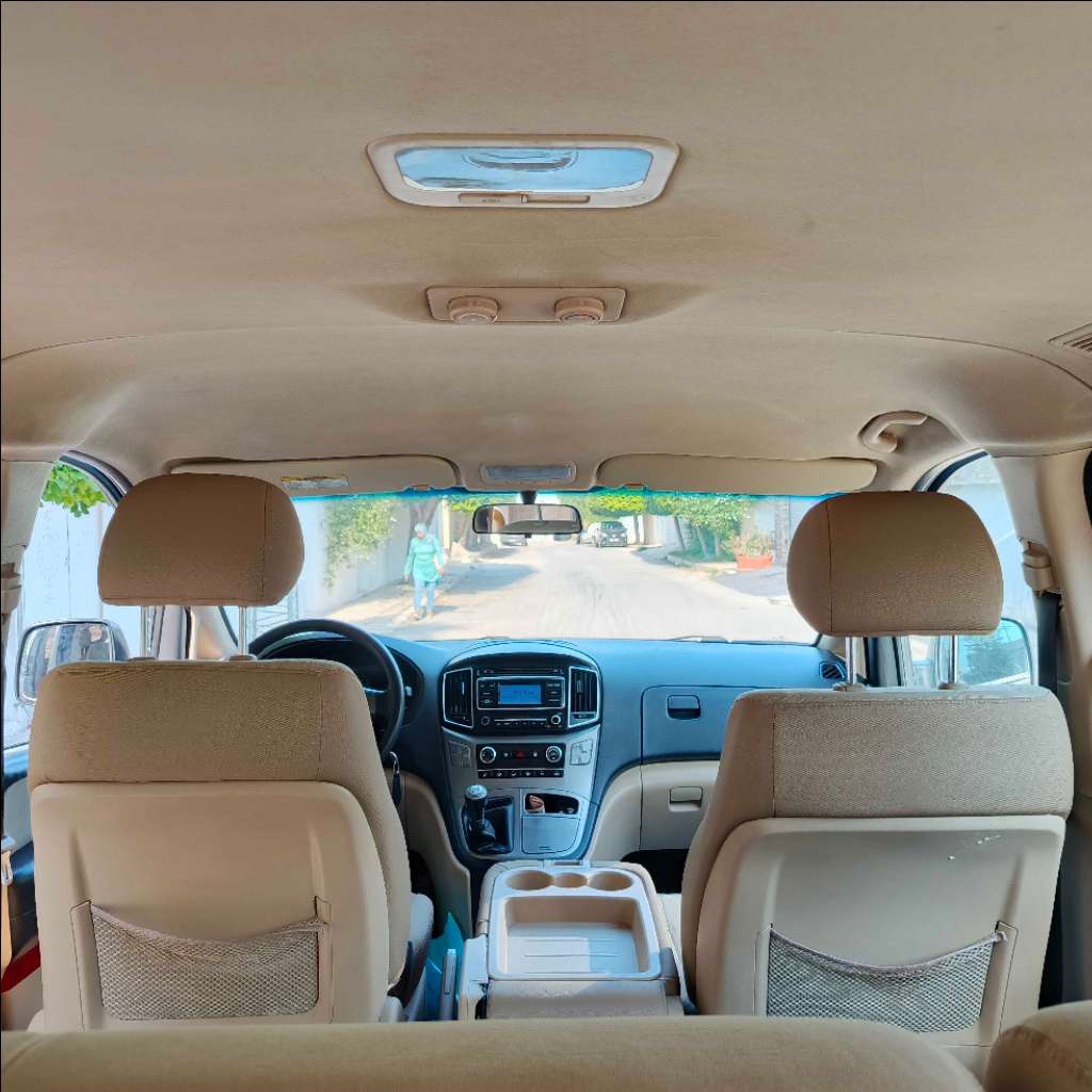 🚘 Hyundai H-1  // 9 places