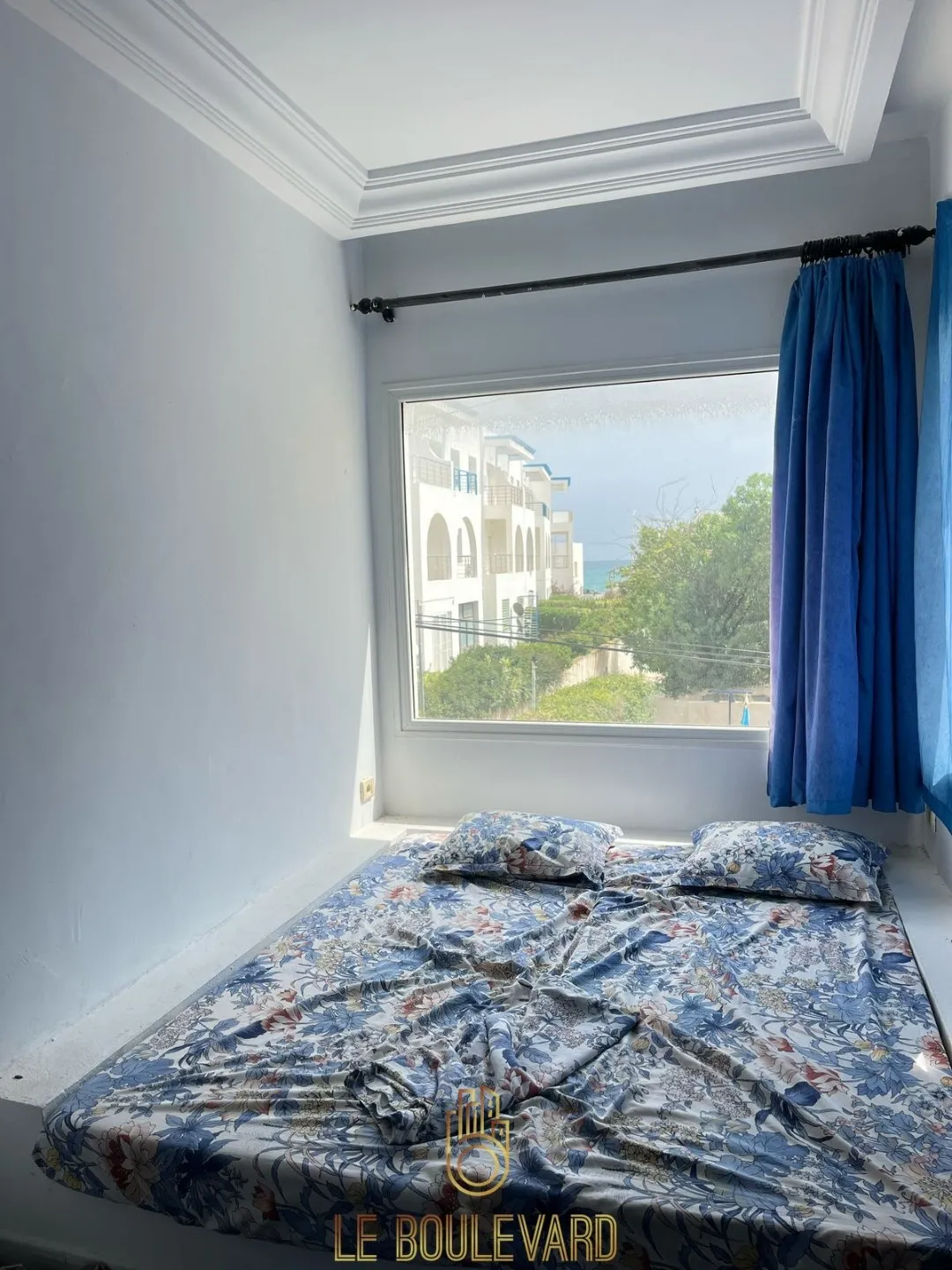 À vendre Maison sur deux niveaux au bord de la mer, à Lido, Nabeul