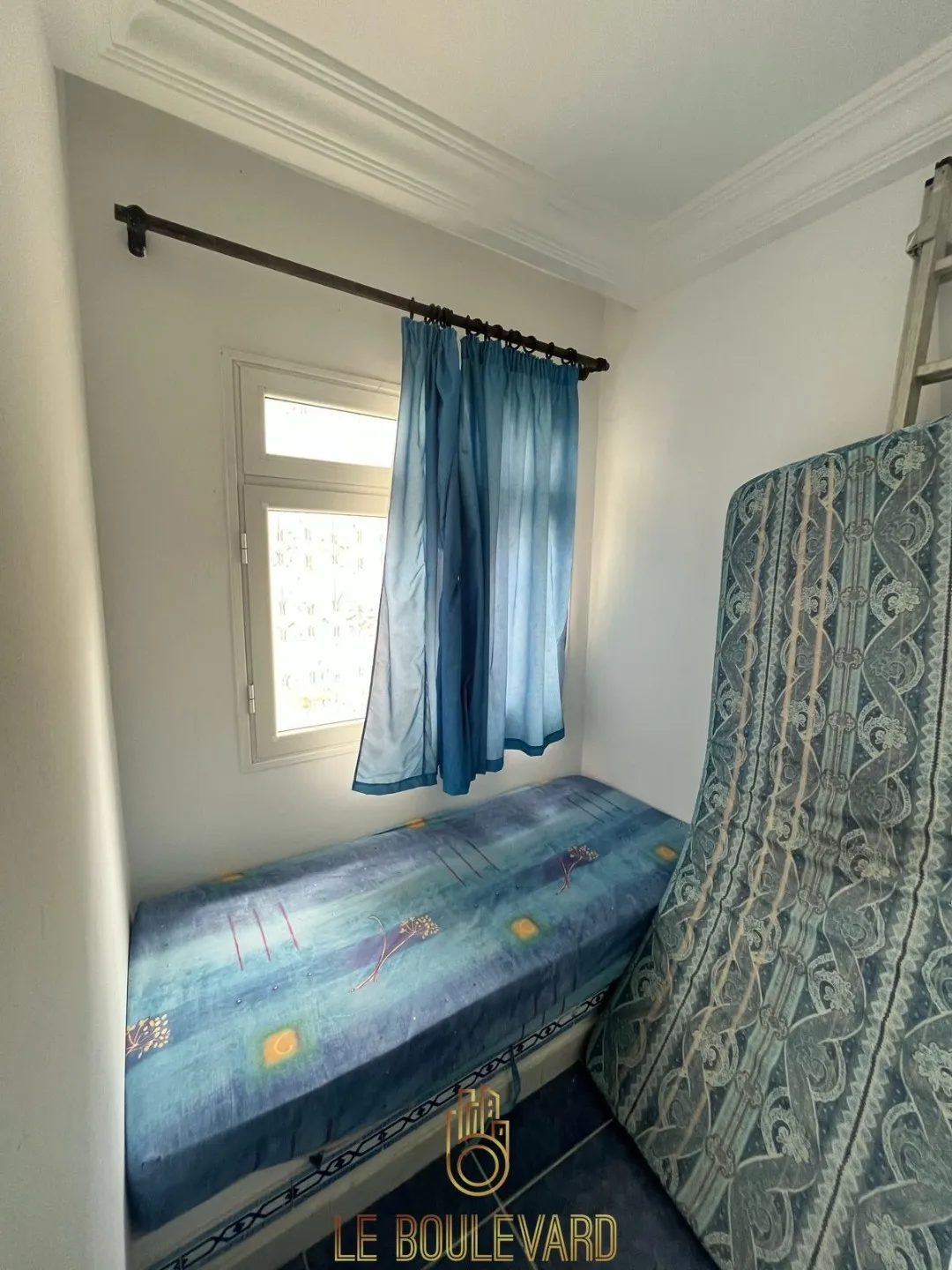 À vendre Maison sur deux niveaux au bord de la mer, à Lido, Nabeul