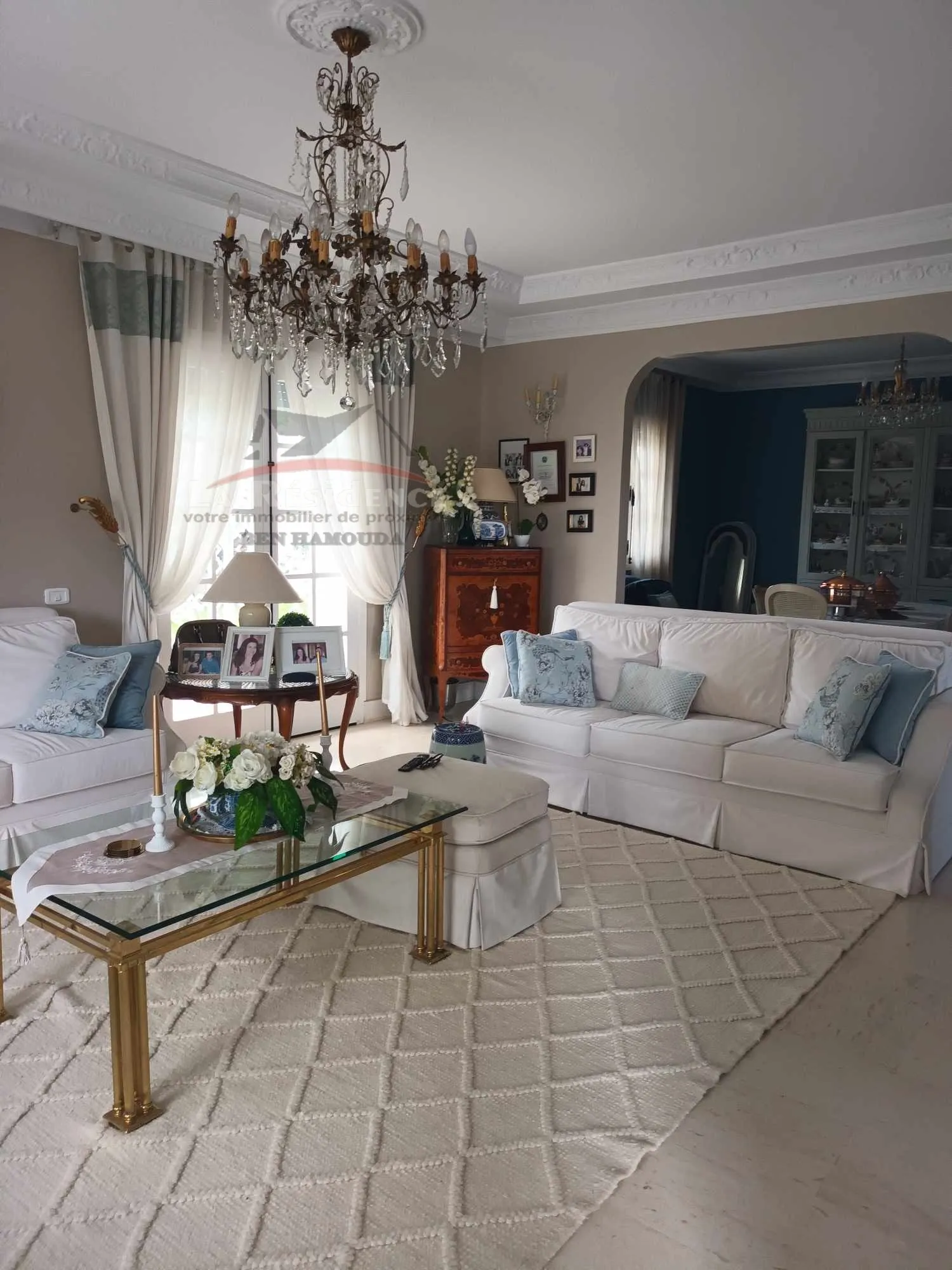 une très belle villa à deux niveaux à corniche Bizerte