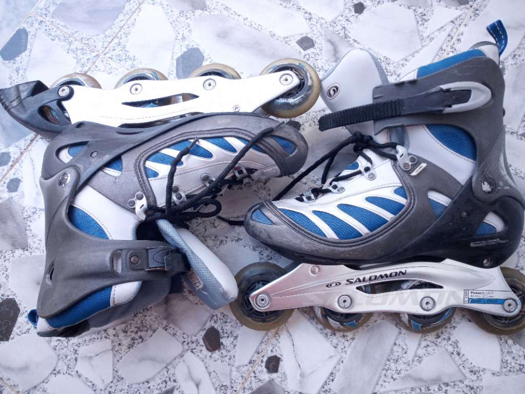 PATINS À ROULETTES حذاء تزلج نضيف