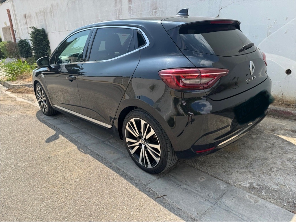 Clio 5 hybride finition initiale ( unique en Tunisie )