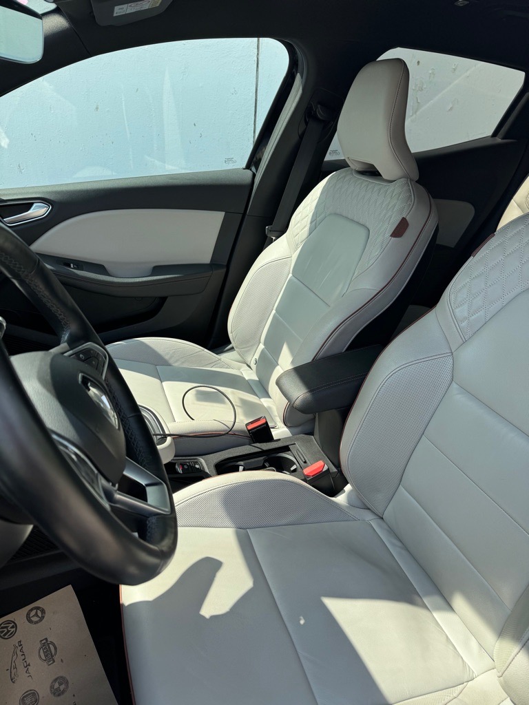 Clio 5 hybride finition initiale ( unique en Tunisie )