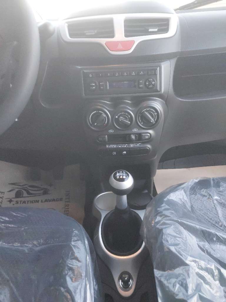 chery qq comme neuf dans emballage 