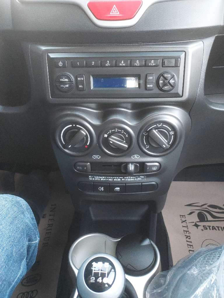 chery qq comme neuf dans emballage 