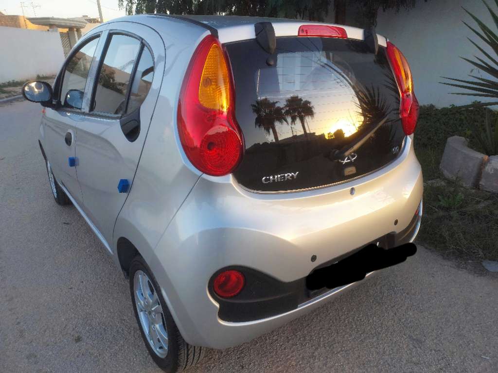 chery qq comme neuf dans emballage 