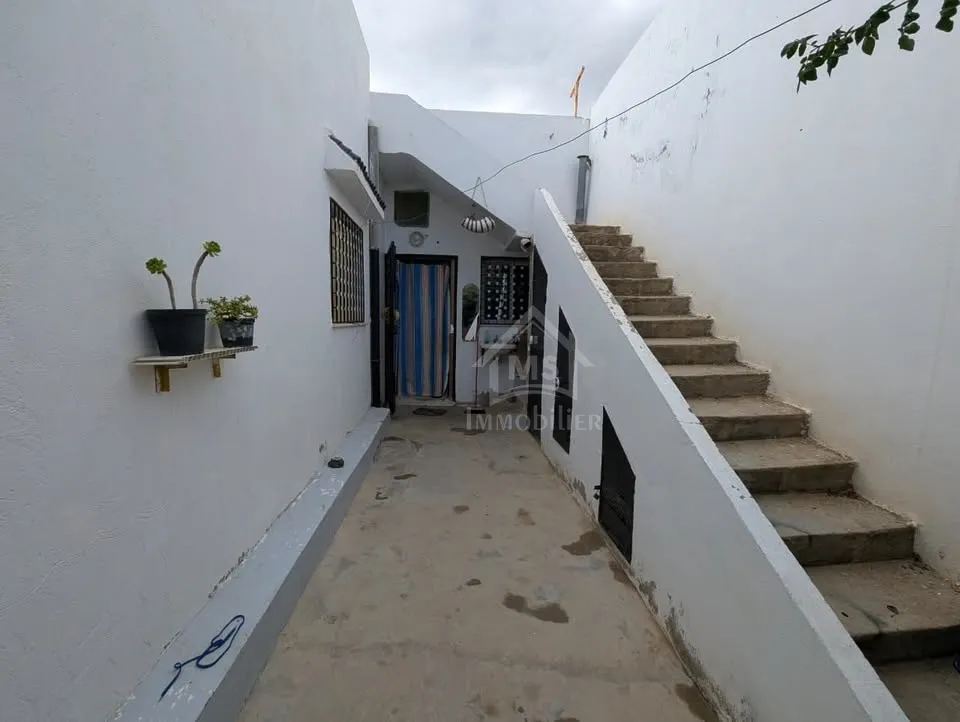 Maison S+2 avec jardin à vendre à Hammamet Sud 51355351